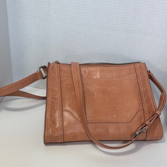 Elegant Tan Leather Shoulder Bag - Picture 4 of 7